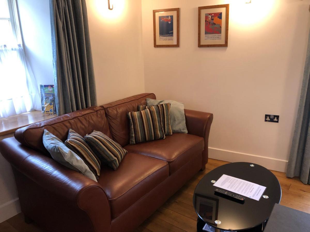 Number 19, Cardigan Apartment Екстериор снимка