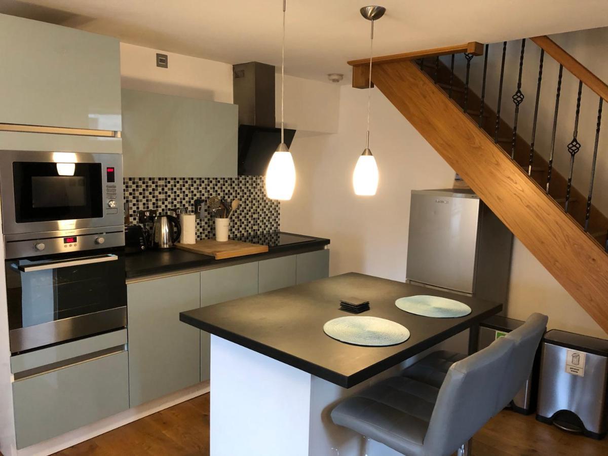 Number 19, Cardigan Apartment Екстериор снимка